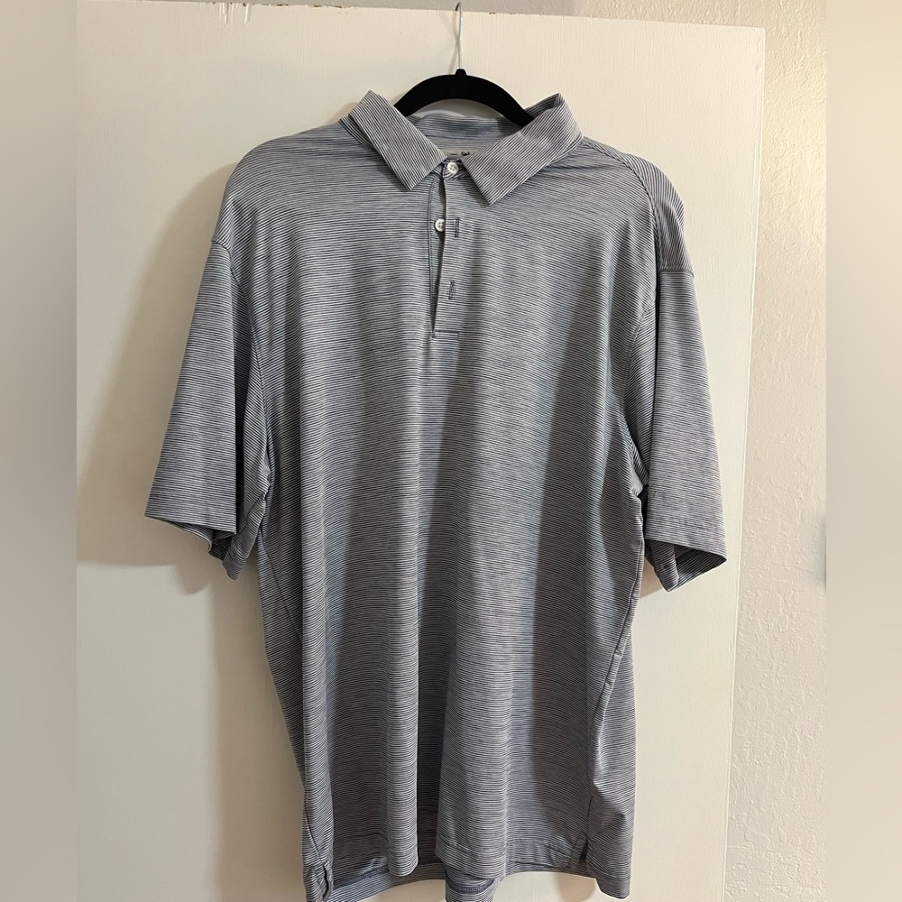 Men’s golf shirt 
Size Large 
Walter Hagen brand